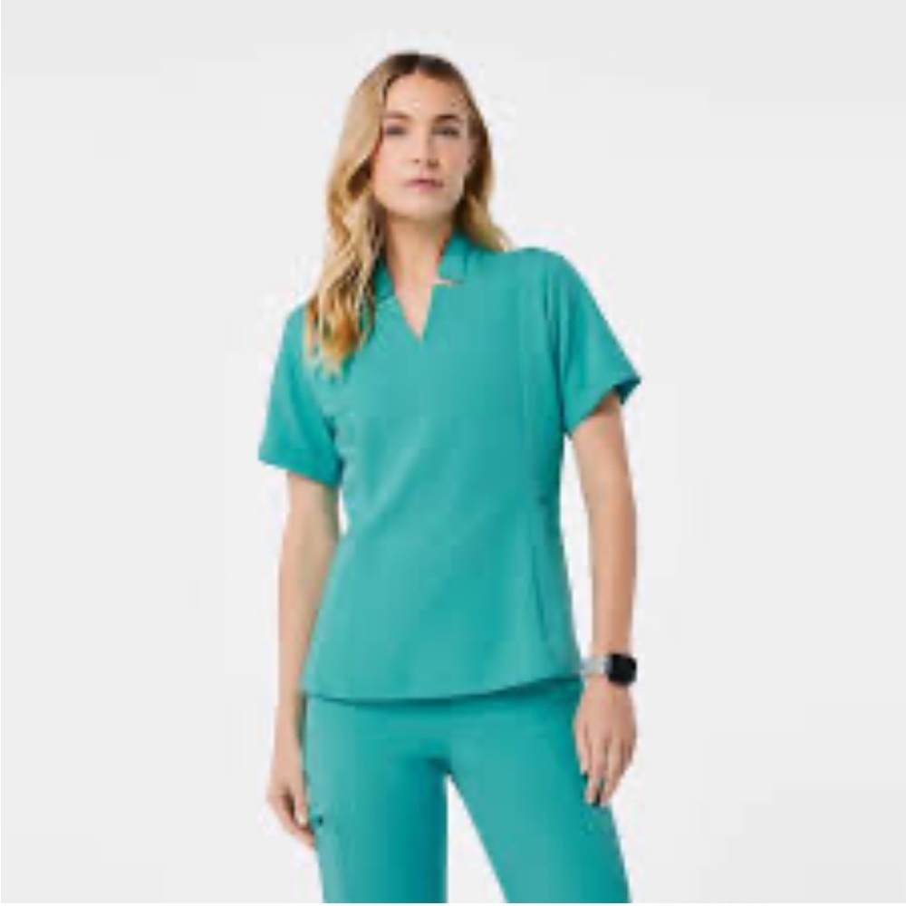 Figs Women's Teal Short Sleeve V-Notch Scrub Top